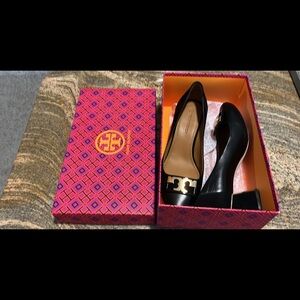 Tory Burch size 7 black with gold. Only worn twice.
